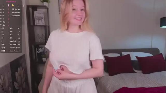 Image 11 of emilyhewell Stream on Chaturbate on 1 month ago