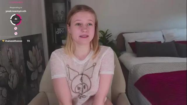 Image 2 of emilyhewell Stream on Chaturbate on 1 month ago