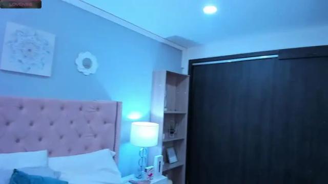 Image 3 of emilyhudson_ Stream on Chaturbate on 17 months ago