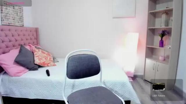 Image 12 of emilyhudson_ Stream on Chaturbate on 16 months ago