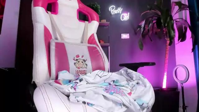 Image 10 of emilyjhonson_1 Stream on Chaturbate on 2 months ago