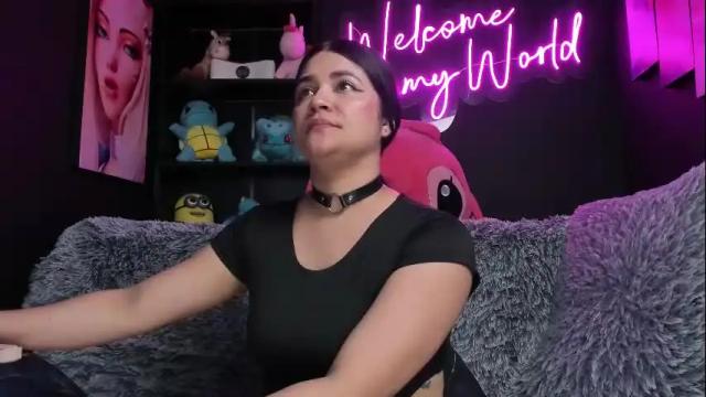 Image 6 of emilyjhonson_1 Stream on Chaturbate on 29 days ago