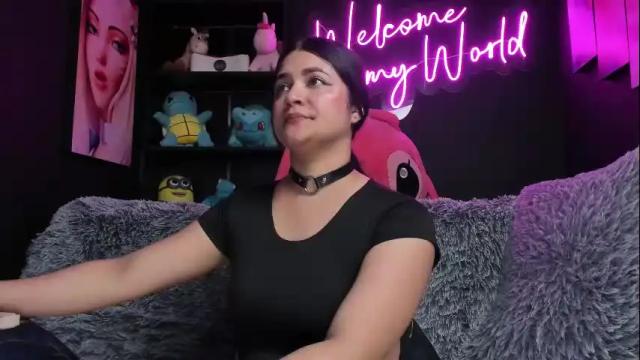 Image 7 of emilyjhonson_1 Stream on Chaturbate on 29 days ago