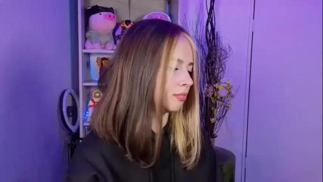 Image 3 of emilykarterr Stream on Chaturbate on 21 days ago