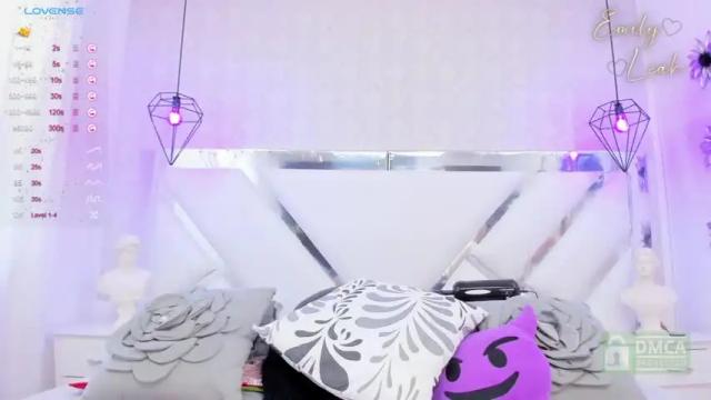 Image 3 of emilyleah_ Stream on Chaturbate on 18 months ago