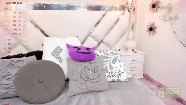 Image 7 of emilyleah_ Stream on Chaturbate on 18 months ago