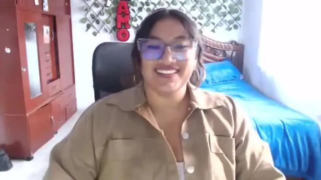 Image 2 of emilylove14 Stream on Chaturbate on 16 months ago