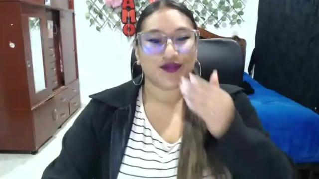 Image 2 of emilylove14 Stream on Chaturbate on 16 months ago