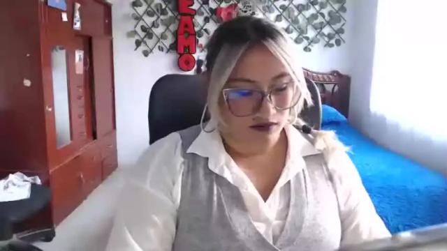 Image 3 of emilylove14 Stream on Chaturbate on 15 months ago