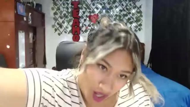 Image 2 of emilylove14 Stream on Chaturbate on 15 months ago