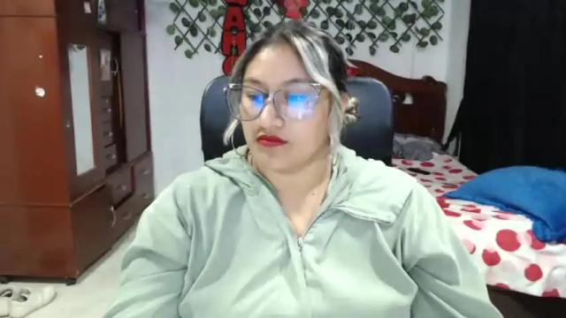 Image 2 of emilylove14 Stream on Chaturbate on 14 months ago