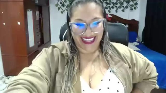 Image 4 of emilylove14 Stream on Chaturbate on 14 months ago