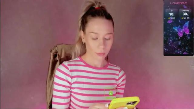 Image 10 of emilylove999 Stream on Chaturbate on 16 months ago