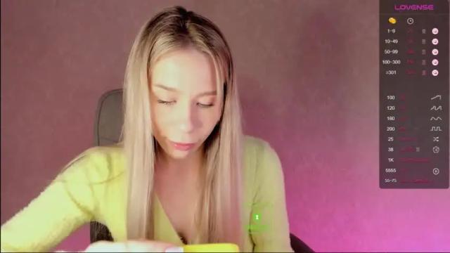 Image 11 of emilylove999 Stream on Chaturbate on 16 months ago