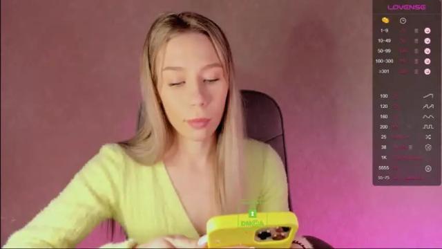 Image 6 of emilylove999 Stream on Chaturbate on 16 months ago