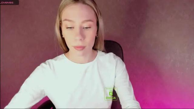 Image 10 of emilylove999 Stream on Chaturbate on 16 months ago