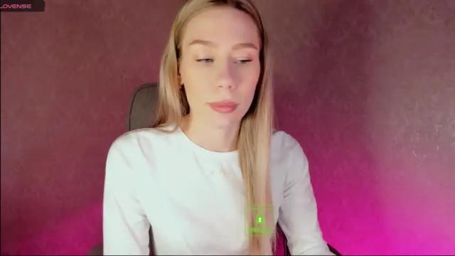 Image 2 of emilylove999 Stream on Chaturbate on 16 months ago