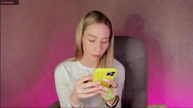 Image 7 of emilylove999 Stream on Chaturbate on 16 months ago