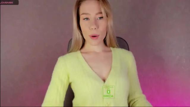 Image 2 of emilylove999 Stream on Chaturbate on 16 months ago