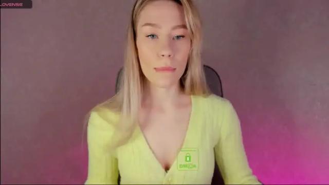 Image 3 of emilylove999 Stream on Chaturbate on 16 months ago