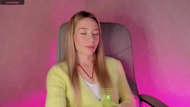 Image 4 of emilylove999 Stream on Chaturbate on 15 months ago