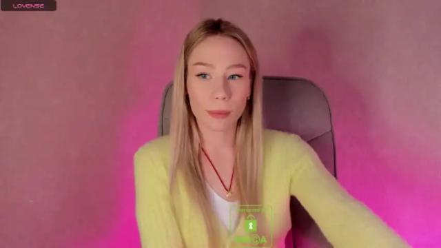 Image 6 of emilylove999 Stream on Chaturbate on 15 months ago