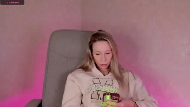 Thumbnail 3, emilylove999's Stream at Chaturbate, 15 months ago