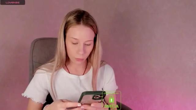 Image 11 of emilylove999 Stream on Chaturbate on 15 months ago
