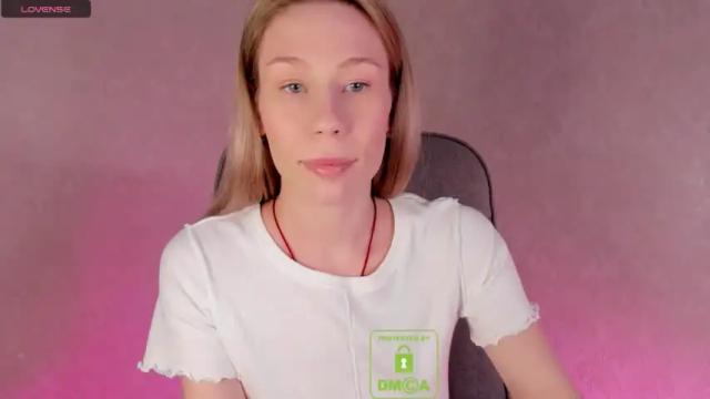 Image 4 of emilylove999 Stream on Chaturbate on 15 months ago