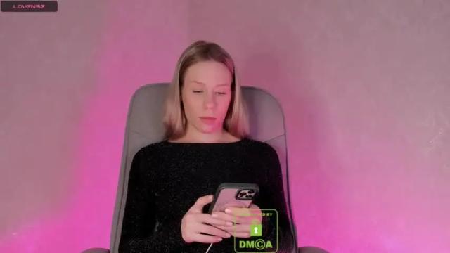 Image 10 of emilylove999 Stream on Chaturbate on 14 months ago