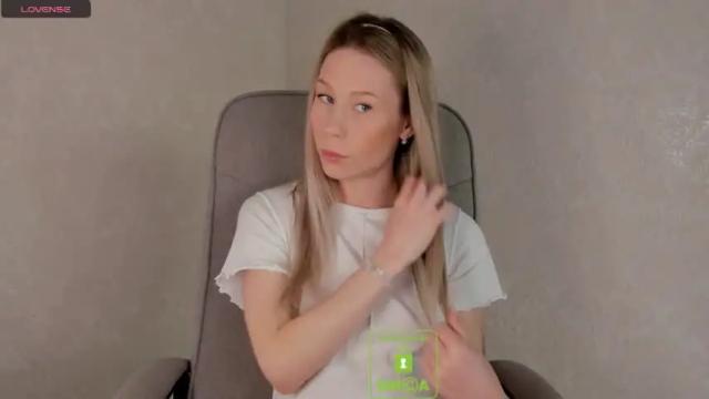 Image 4 of emilylove999 Stream on Chaturbate on 14 months ago