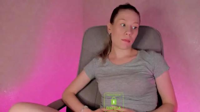 Image 3 of emilylove999 Stream on Chaturbate on 14 months ago