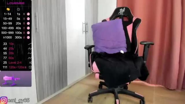 Image 8 of emilyn_grey Stream on Chaturbate on 13 months ago