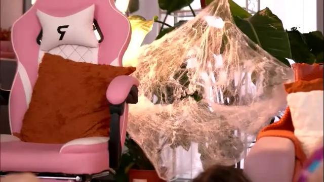 Image 7 of emilyraymont Stream on Chaturbate on 9 days ago