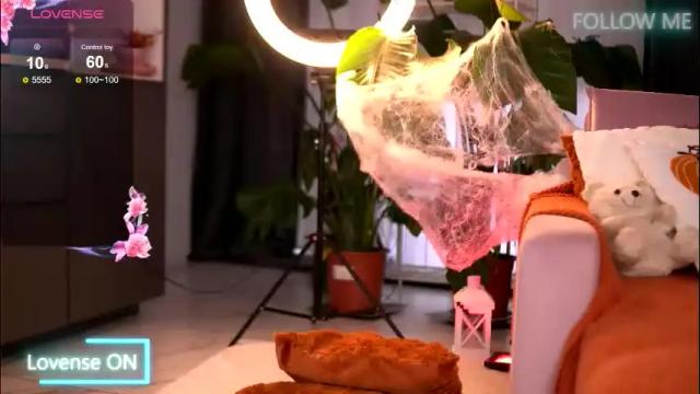 Image 3 of emilyraymont Stream on Chaturbate on 4 days ago