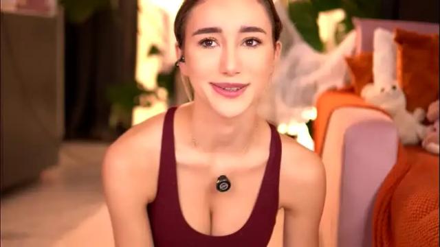 Image 11 of emilyraymont Stream on Chaturbate on 1 day ago