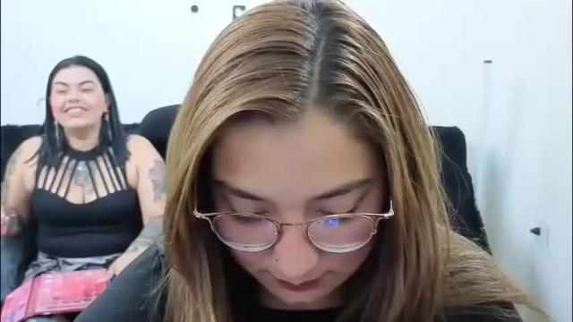 Image 4 of emilyriskhot Stream on Chaturbate on 1 month ago