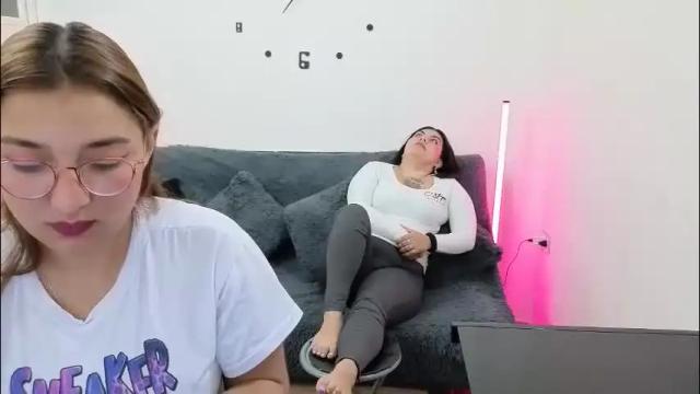 Image 10 of emilyriskhot Stream on Chaturbate on 1 month ago