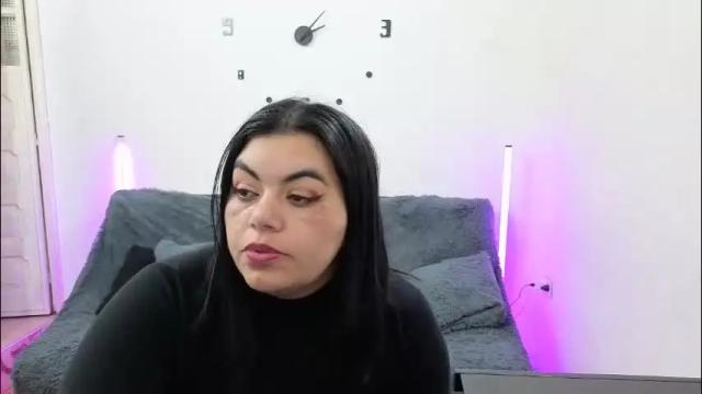 Image 2 of emilyriskhot Stream on Chaturbate on 1 month ago