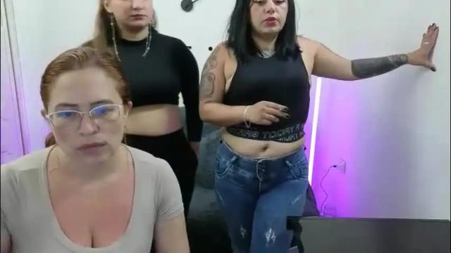 Image 2 of emilyriskhot Stream on Chaturbate on 1 month ago