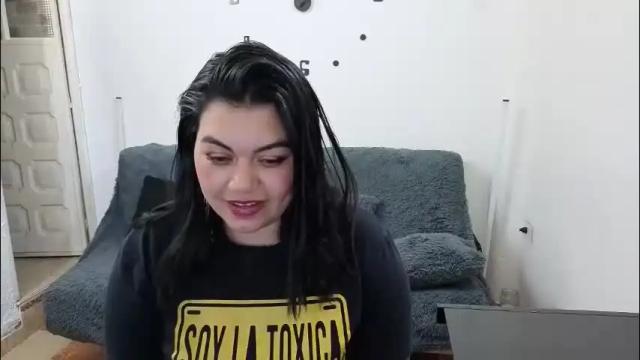 Image 3 of emilyriskhot Stream on Chaturbate on 27 days ago