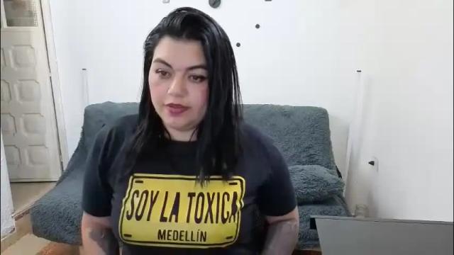 Image 4 of emilyriskhot Stream on Chaturbate on 27 days ago