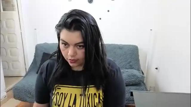 Image 6 of emilyriskhot Stream on Chaturbate on 27 days ago