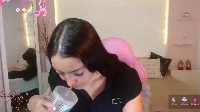 Image 4 of emilyrose_8 Stream on Chaturbate on 1 month ago