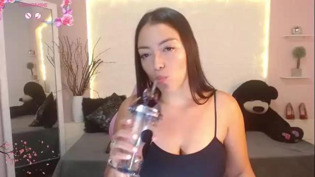 Image 7 of emilyrose_8 Stream on Chaturbate on 1 month ago