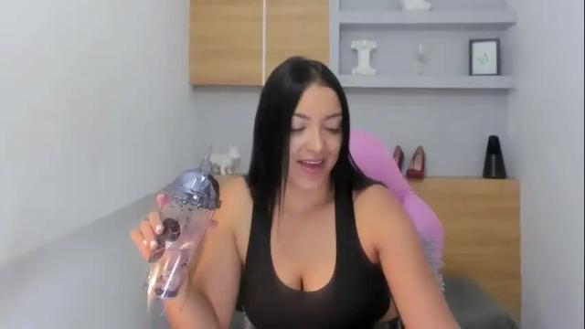 Image 3 of emilyrose_8 Stream on Chaturbate on 23 days ago
