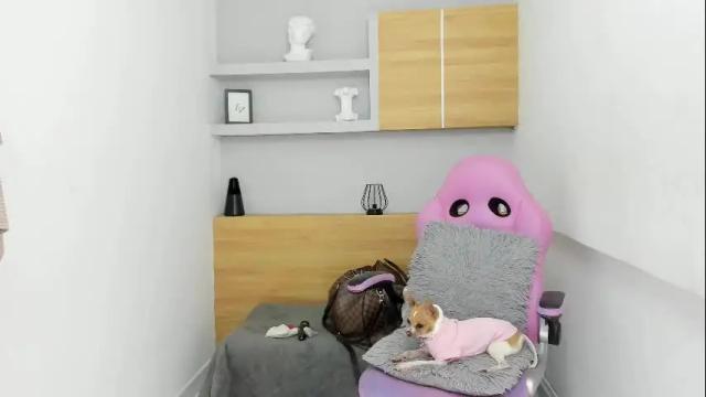 Image 10 of emilyrose_8 Stream on Chaturbate on 7 months ago