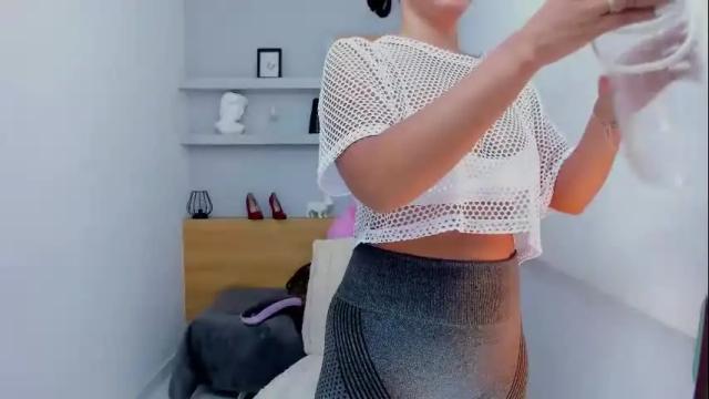 Image 11 of emilyrose_8 Stream on Chaturbate on 6 days ago
