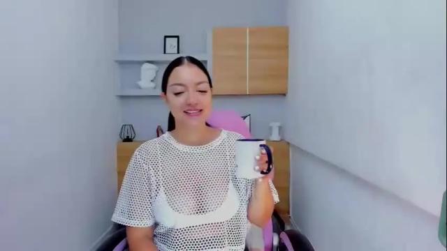 Image 2 of emilyrose_8 Stream on Chaturbate on 6 days ago