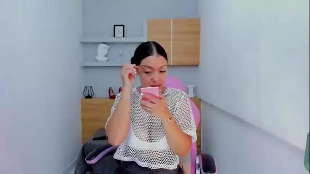 Image 3 of emilyrose_8 Stream on Chaturbate on 6 days ago